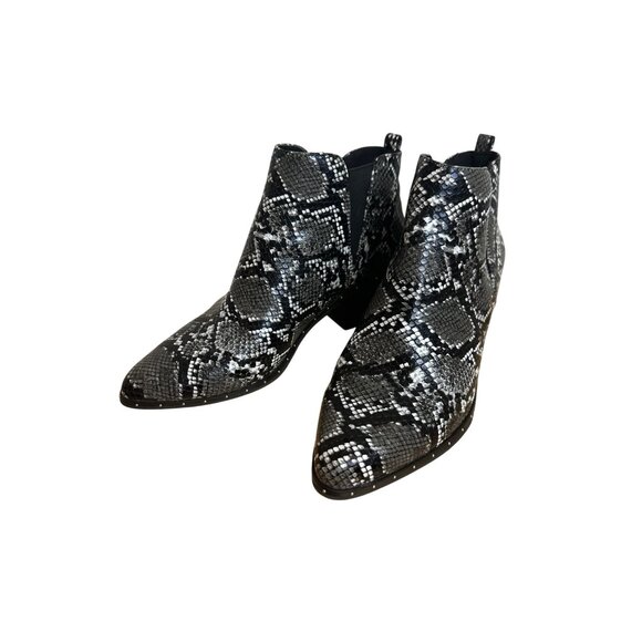 Bar III Size 8.5 Snake Skin Print Synthetic Pull On Black White Ankle Boots - Picture 3 of 15